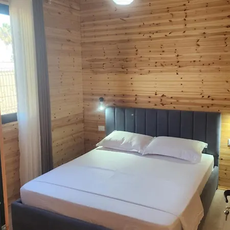 Uniklajd Villa-s Hytte Golem (Tirana)