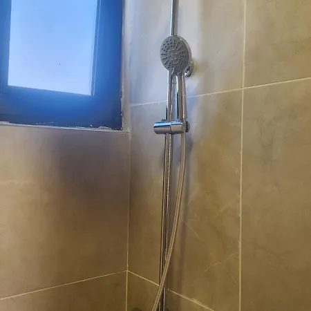 Uniklajd Villa-s Lodge Golem (Tirana)