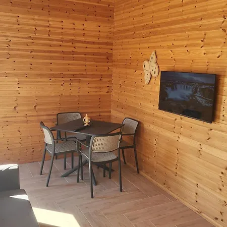 Uniklajd Villa-s Golem (Tirana)