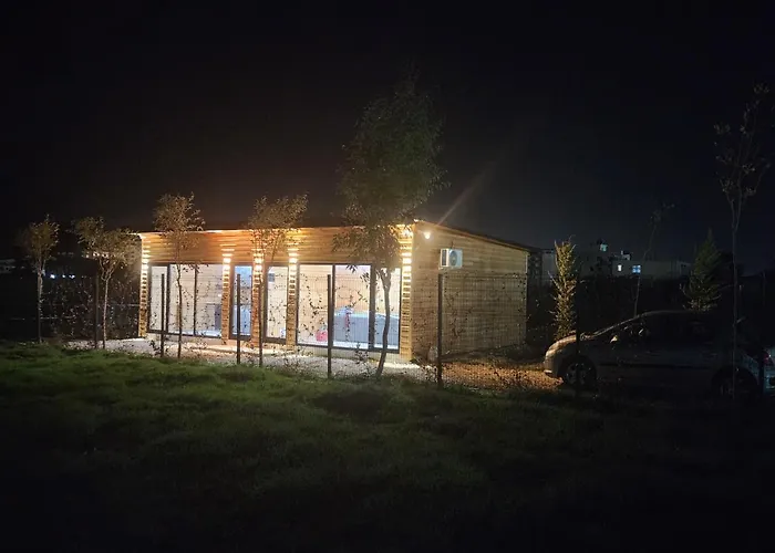 Uniklajd Villa-s Lodge *