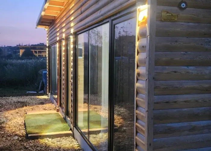 Uniklajd Villa-s Lodge Golem (Tirana)