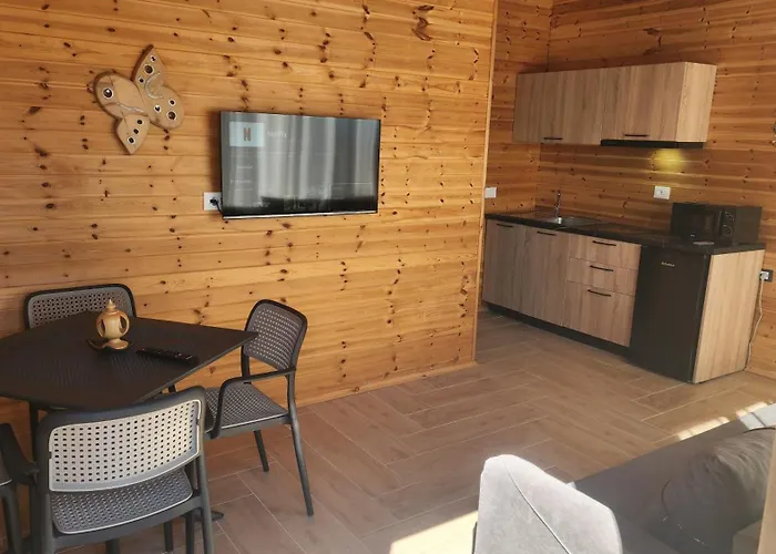 Uniklajd Villa-s Golem (Tirana)