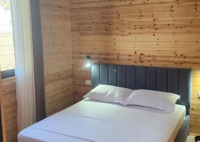 Uniklajd Villa-s Lodge Golem (Tirana)